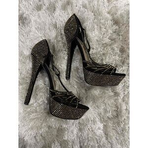 Steve Madden Womens Black Studded High Heels Size 8.5 👠❤️